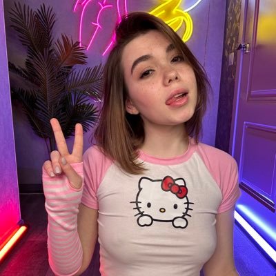 My name is Elli ðĢ Porn and webcam model ð Contact: syndicete.custom@gmail.com