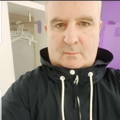 Nirvana, REM, Brian Jonestown Massacre, New Order,Stone Roses, Stones,The Cure, The Who Sex Pistols,Primal Scream, Pixies,The Smiths Killie ⚽ and🐕's