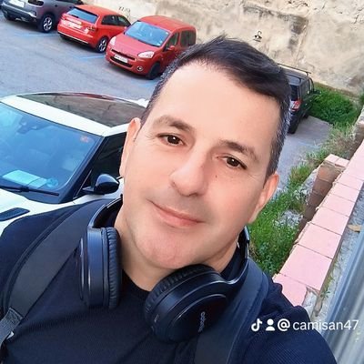 le creo poco a la Der, pero no le creo nada a la Izq. la religión y la política, son la peste de los últimos tiempos. el fanatismo ideologico y religioso, cansa