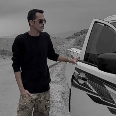 مّو أنا اللي اتعوض بِغيري ما اشبه جديدك ولا قديمك وأراهَنك.