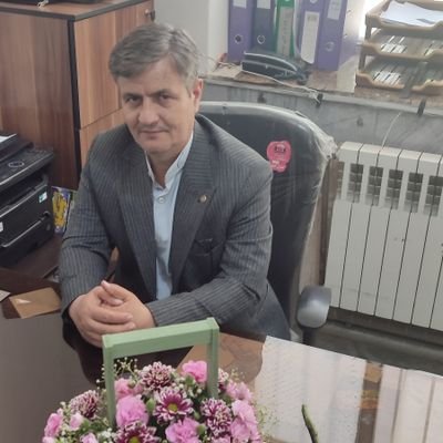معلم عاشق ایران. اصلاح طلب. مدرس دانشگاه. روانشناس تربیتی