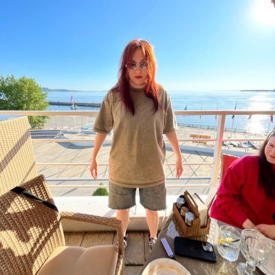 roseiceberg_'s profile picture. 