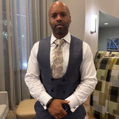 VC Advisor to investors such as @TheSharkDaymond | Startup & SMB Investing | Founder of @FundingFuel | Christian | Went viral w/my son 30M+ views