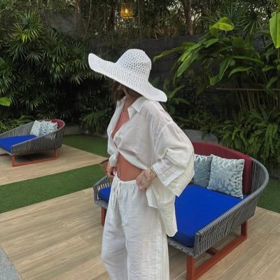 fulyabuse's profile picture. too pretty for a job