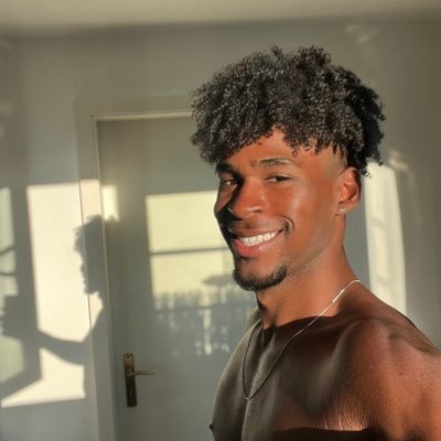 |👨🏿💻Software Engineer |🗣Polyglot 🇧🇷 🇬🇧 🇪🇸 🇩🇪 |. 📍Home: Zürich, Switzerland 🇨🇭 ✈️ 🇧🇷🇨🇭🇩🇪🇫🇷🇪🇸🇮🇹🇦🇹🇱🇮🇻🇦🇬🇷🇬🇧