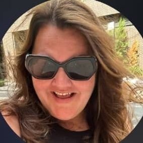Writers. Third act breakup evangelist. Entertainment weekly once called me gracefully furious. Weekly romance podcast @fatedmatespod.