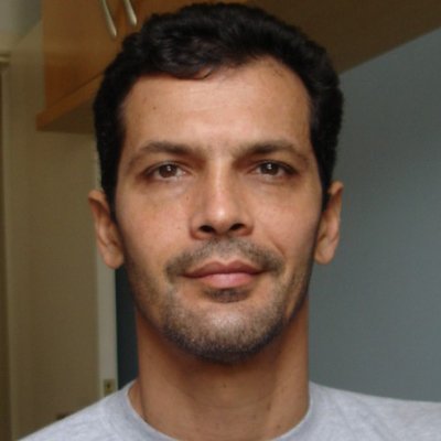 Carioca, pai e cirurgião - Vivi no regime militar e a vida era muito boa. Hoje vivo em uma democracia e nada presta. Ou sou louco, ou tem algo muito errado.
