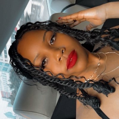 living life as i please..💁🏽♀️ || ig: @karlinextdoor ||