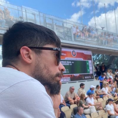 Fait des abdos pendant que tu comptes tes abos. Paints pourris @20MinutesSport - ex So Foot. Mes tweets sont engagés et m’engagent. T’es pas content? Triplé