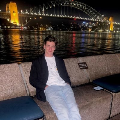 Sport Journalism graduate at UoW, Guernsey FC commentator and Sport Reporting for the Guernsey Press, also made a documentary 🎙️🎥✍️