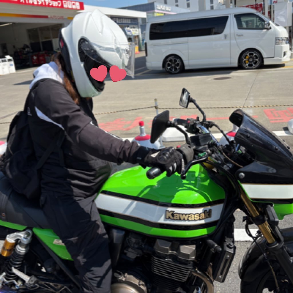CBR250RR→ZRX400乗りの22歳💃 バイク垢って訳ではない