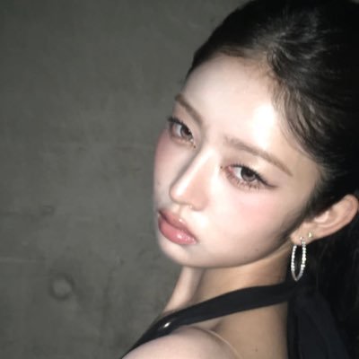 lykireadbooks's profile picture. she/her