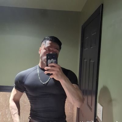 doesn't rave, doesn't game and doesn't gym! 5'10 214lbs