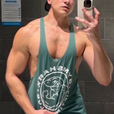 gay shit 🌈 progress pics 💪🏼 and more if i’m drunk 😏 27 | ♏️