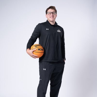 Assistant Coach/Recruiting Coordinator for Lindenwood Women’s Basketball - SFA Alum ‘19 XU Alum ‘21 part-time bad golfer 🏌️proud husband and father!