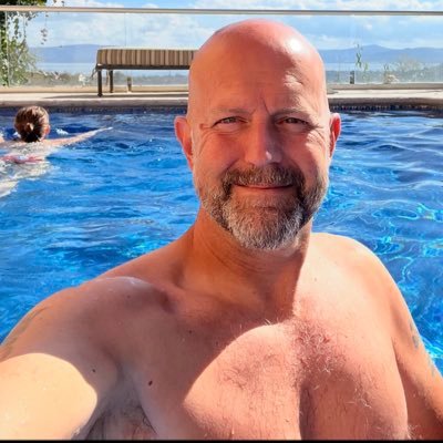 Carnivore diet advocate living the all-meat lifestyle, I share tips and practical advice to help you start, optimize, and thrive, Carnivore since 2021.