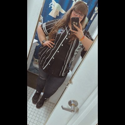 Just living life going to concerts and traveling! Big fan of Jonas Brothers and BTR! 😊