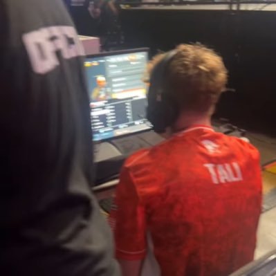 itsblix's profile picture. Competitive COD Player for @PurdueCOD