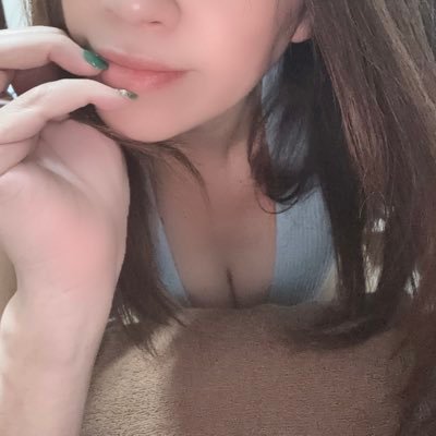 ボディケアとオイルリンパケアの資格取得♬安心して施術を受けて頂ければと思います✨セラピスト歴5年半の意外と高身長で驚かれるセラピストです笑 雑談のみのDMはお返事できません💦ご予約はお店に直接お願いします🙏080-4989-5040