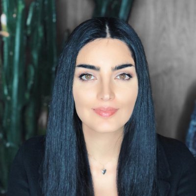 A French girl, now living in Las Vegas, USA for a long time, she likes food, travel, yoga and romance.