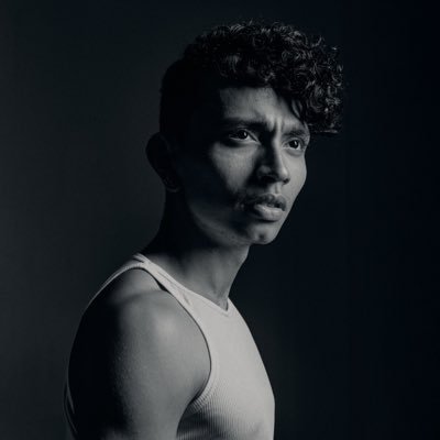 Me paso los días aprendiendo a decirme artista, científico y activista. Las preguntas por el comportamiento humano y el cambio social son mi brújula.