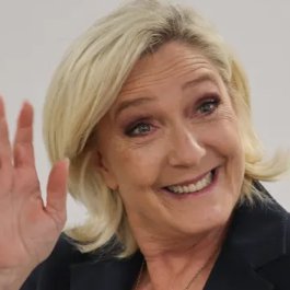 JorahoK's profile picture. J'ai appris à aimée les gens différents, même si ils sont plus foncés que moi. Je suis une femme libre désormais, alors j'ai décidé de me voilée la face.