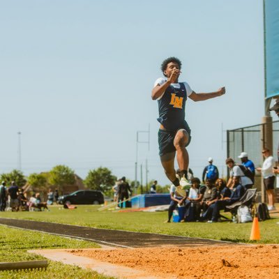'27/ LaMarque highschool/ long jump: 21-3/ gpa: 2.3/ 2 sport athlete/160/ 6'0