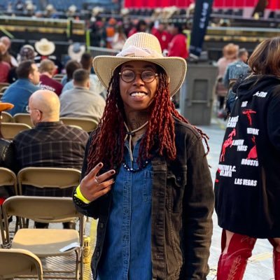 Dj | Producer | Event Curator | Sound Tech | Barber 💈| Content Creator 🤳🏽| Non-binary 🏳️⚧️ | Holistic Hippie🧘🏽♀️| Virgo ♍️| Sapio | CHI 🛫 DTX