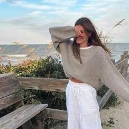 🇺🇸 American soul, fearless spirit. I like skiing 🎿, camping 🏕️, yoga 🧘♀️, and fishing 🎣. Strong roots, free mind.