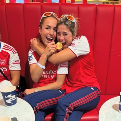 walti13lia's profile picture. roar I arsenal