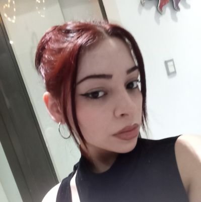 azulledesma32's profile picture. suficientemente inestable como para estar en tw.

mí mayor logro fue darle la mano a Lali.