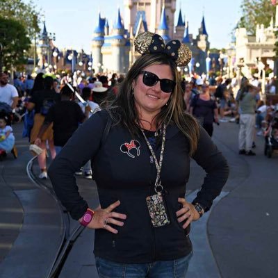 Anaheim Ducks Fanatic. Kelly Clarkson is the 👑. Disney World is my happy place. Proud to be 🇨🇦 #FlyTogether