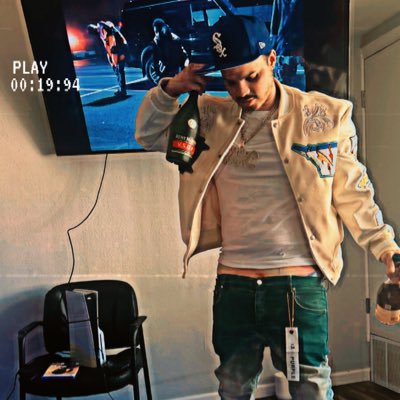 upper echelon got hacked at 19k I’m fina turn this Btch Up🍾💦help me turn My Shit 🆙 & Follow Me📲🏪
