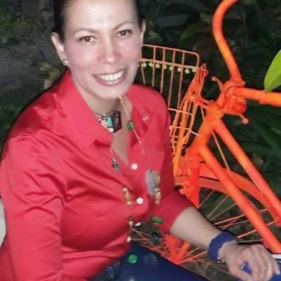 Promotora de causas justas. Biografía inconclusa, en pleno desarrollo. Todos los días soy la misma, pero diferente. Se habla venezolano con acento global. 🇻🇪