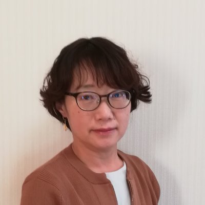 英日出版・実務翻訳(実務は主に酒類、宝飾、服飾分野のビジネス文書、ウェブ記事)、ワイン関連日英翻訳(醸造所・商品紹介等)。アメリアビジネスクラウン、ワインエキスパート資格有、訳書『料理メニューからひもとく歴史的瞬間』『世界のワイン図鑑8』『土とワイン』他。ワインとチーズ愛好。翻訳・リーディングの依頼お待ちしています