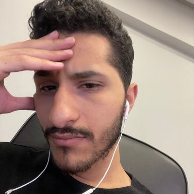 صمت عالي عيون بتتكلم، مشاعر بتتألم، شخصيه بتتهدم نفسيه بتتكتم، روح بتتعدم بس بصمت