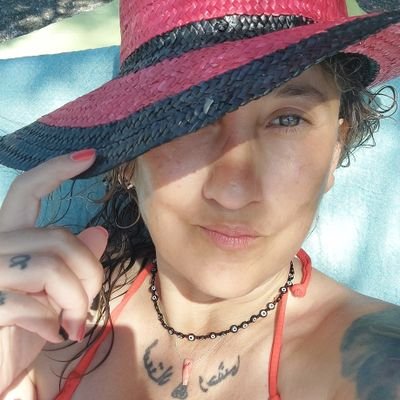 form anarchy, sing poetry, hâl queer,
reclaiming the Beauty Back; Lovery 💛
Poet, Author, Translator, Editor, Artist, İstanbuline 🏳️⚧️🌹 🇵🇸 🖤🏳️🌈