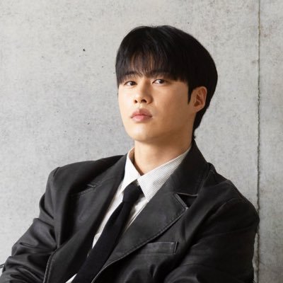 J🇰🇷 '礫TSUBUTE'をリリース。 歌で人を幸せにしたいです ・ミスタートロットジャパン準優勝🥈