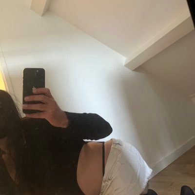 Hi there I am a Portuguese crossdresser living in The Netherlands 🇳🇱