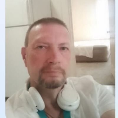 I'm 50 years old I like trading cryptocurrency I like the whole community it's like a big extended family I'm single anybody is any questions feel free to ask