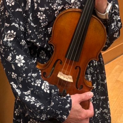 2016.2月からVn🎻スタート/2019年アマオケ入団→2021年解散→移籍/Vn🎻はベルギー製🇧🇪弓はドイツ製🇩🇪静響マイフレンズB会員、夫と娘はアマチュアホルン吹き故にマウスピースをあてがわれ音出し練習中です🔰