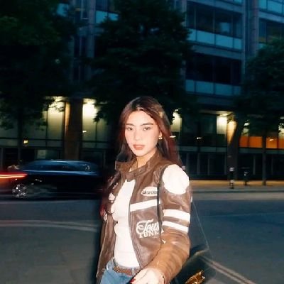 a girl who is very obsessed with jennie,yunjin and mikha