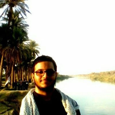 ما گرد مداری از خطر میگردیم/ تا صبح به دنبال سحر میگردیم///
سوگند به لالهها، که همچون خورشید/ زرد آمدهایم و سرخ برمیگردیم