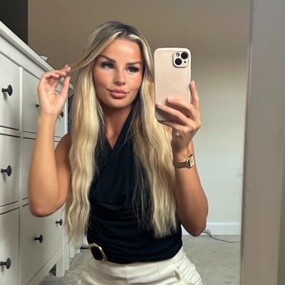 ziaparsons's profile picture. 26 / Exeter 🏡