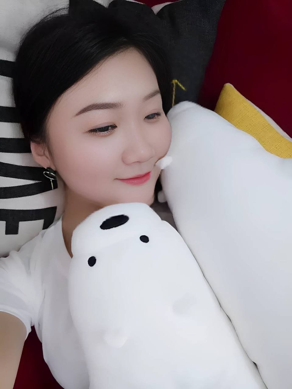 StoughezlEia's profile picture. Girls who love to laugh will never have bad luck. I also hope to meet my prince charming.