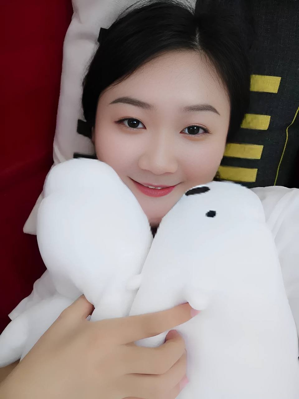 Lirthio93f's profile picture. Girls who love to laugh will never have bad luck. I also hope to meet my prince charming.