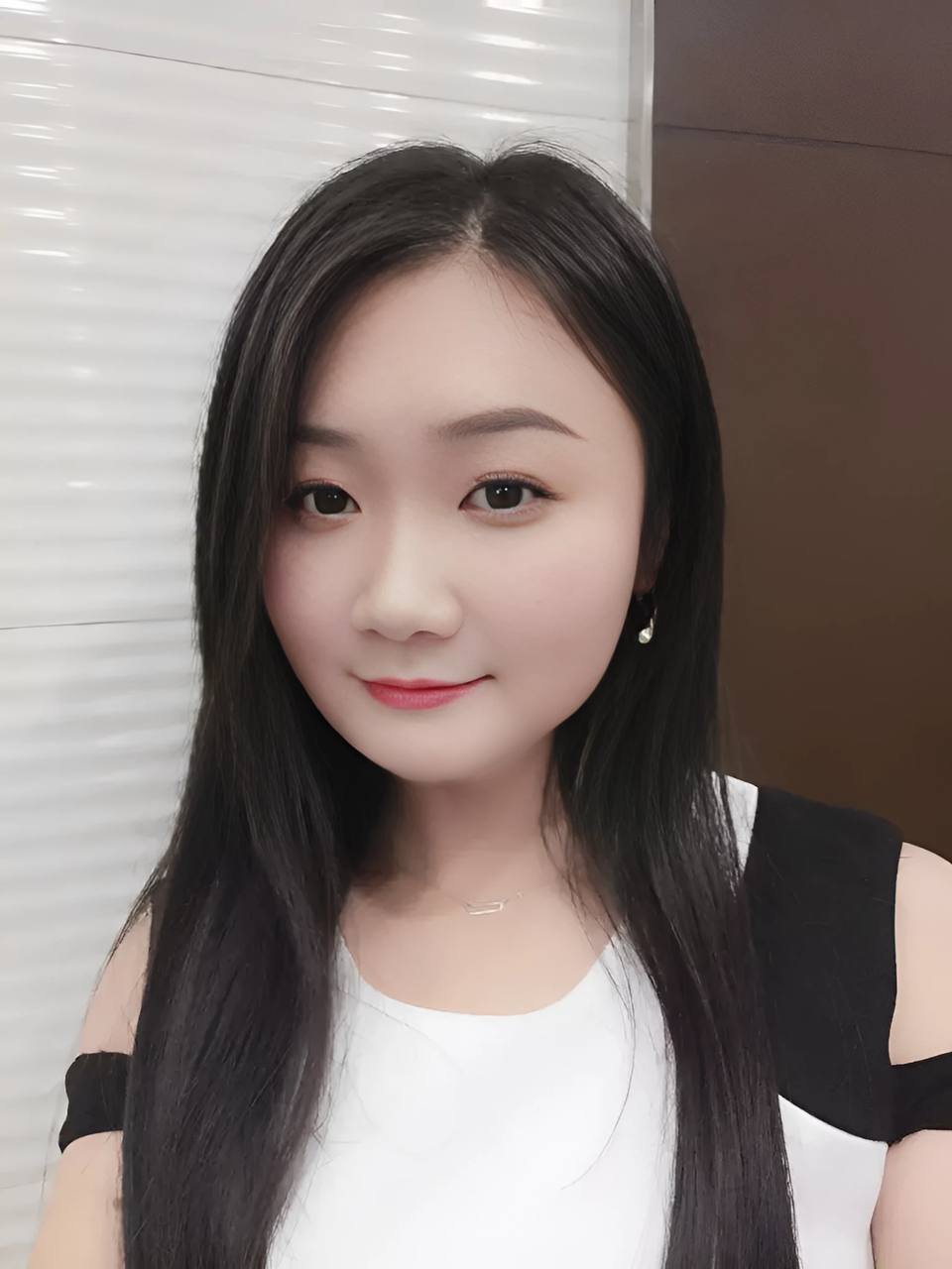 Rgrewtio3LL's profile picture. Girls who love to laugh will never have bad luck. I also hope to meet my prince charming.