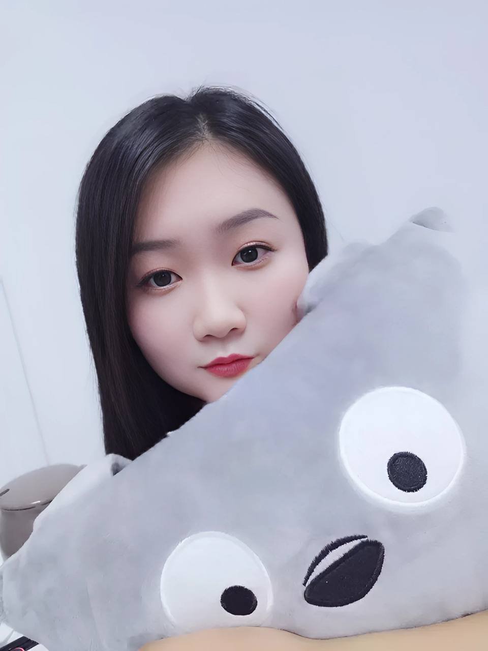 Deequoudb8qxy's profile picture. Girls who love to laugh will never have bad luck. I also hope to meet my prince charming.