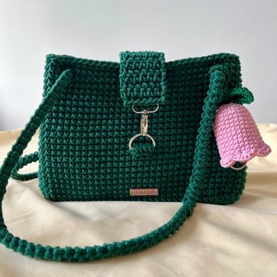 Jualan tas rajut di IG @/rajute.handmade
