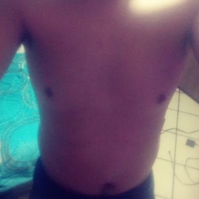 soy inter divertido, alegre y risueño, como pas soy algo dominte pero de act algo sumiso